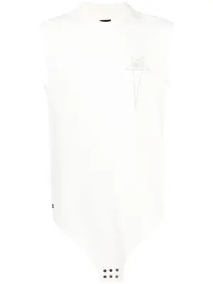 Топ с вышитым логотипом из коллаборации с Champion