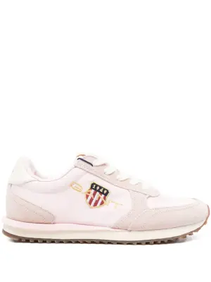 Кроссовки с вышитым логотипом