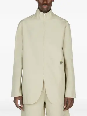 Куртка с высоким воротником и вышивкой