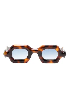 Солнцезащитные очки с формованными наконечниками дужек