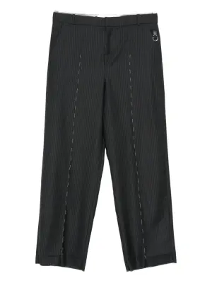 Брюки в тонкую полоску со швами