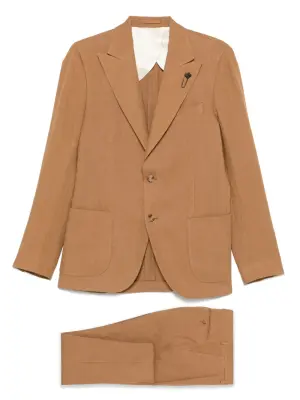 Костюм с брошью