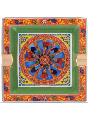 Фарфоровая пепельница с контрастным узором