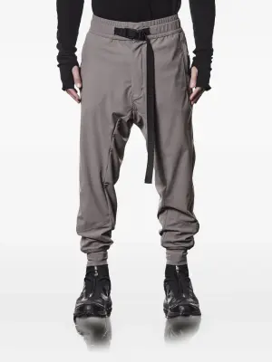 Брюки с поясом и карманами