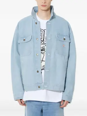 Джинсовая куртка на пуговицах