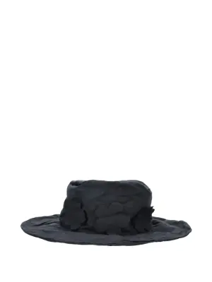 Шляпа с цветочной аппликацией