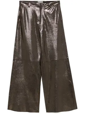 Фактурные брюки из кожи