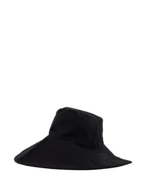 Панама асимметричного кроя