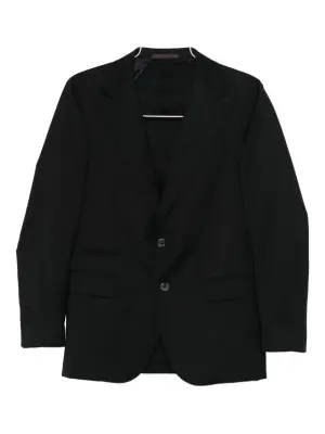 Однобортный костюм с лацканами пиджака остроконечной формы