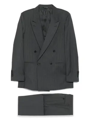 Костюм в тонкую полоску с двубортным пиджаком