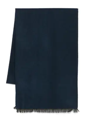 Шарф с нашивкой-логотипом