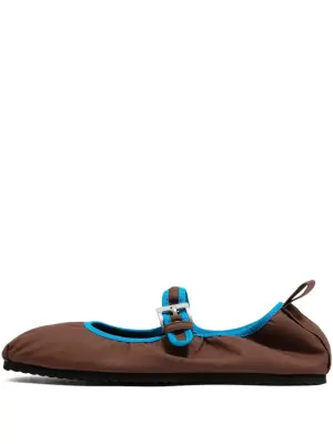 Балетки с ремешком и пряжкой