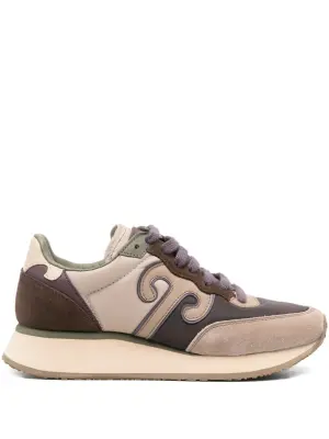 Кроссовки на шнуровке