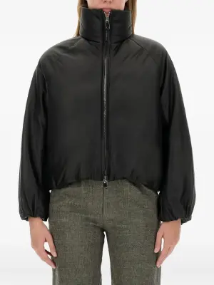 жакет с высоким воротником и объемными рукавами