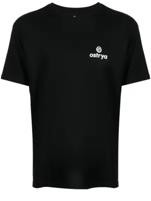 Футболка с логотипом