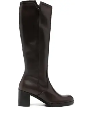 Кожаные сапоги на массивном каблуке