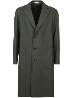 Однобортное пальто с заостренными лацканами