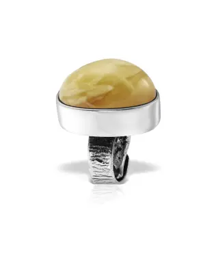 Украшенное кольцо с камнем