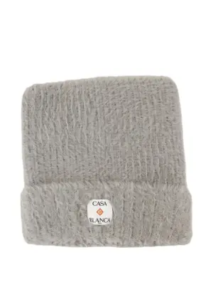 Пушистая шапка бини