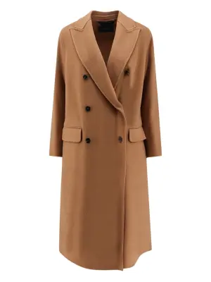 Двубортное пальто с заостренными лацканами