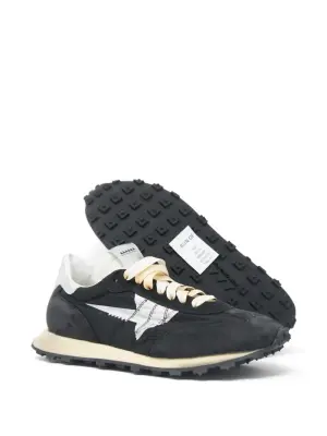 Кроссовки с отделкой в виде звезды