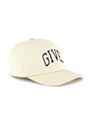 Кепка с вышитым логотипом