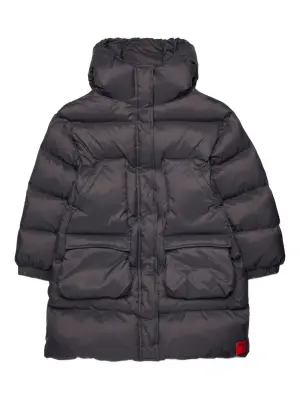 Пуховик с нашивкой-логотипом