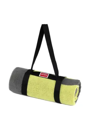 пляжное полотенце с логотипом