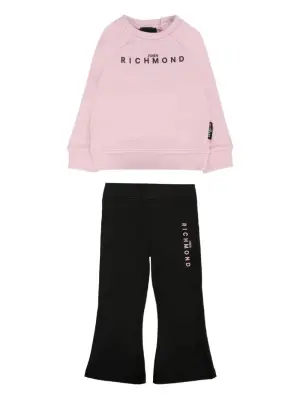 спортивный костюм с логотипом