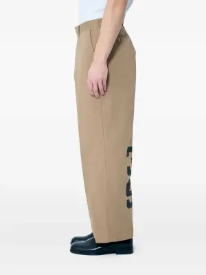 брюки с логотипом