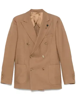 Пиджак с брошью