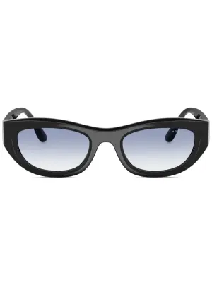 Солнцезащитные очки в овальной оправе