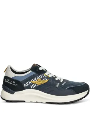 Кроссовки с вышитым логотипом