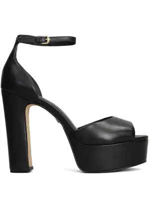 Босоножки на каблуке