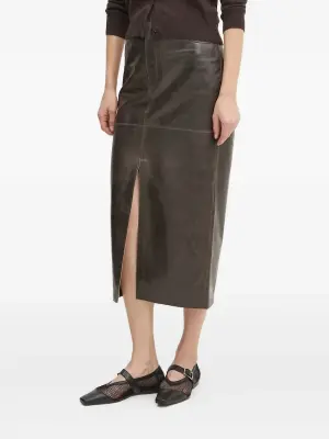 Кожаная юбка миди с разрезом спереди