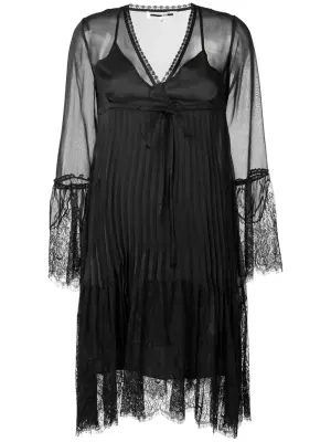 Плиссированное кружевное платье с вышивкой