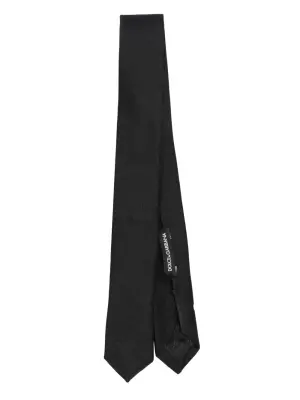 Шелковый галстук с заостренным концом