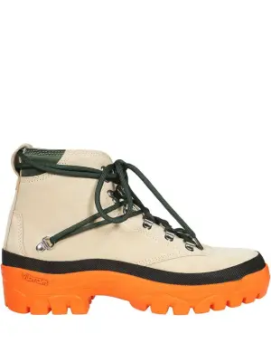 Ботинки на шнуровке