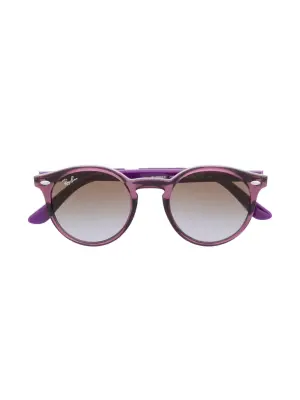 Солнцезащитные очки в круглой оправе