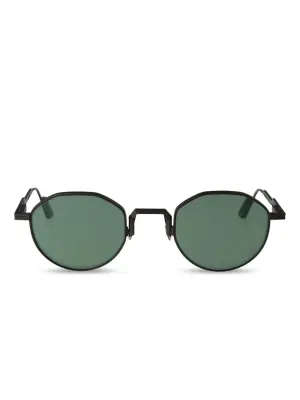 Солнцезащитные очки в круглой оправе