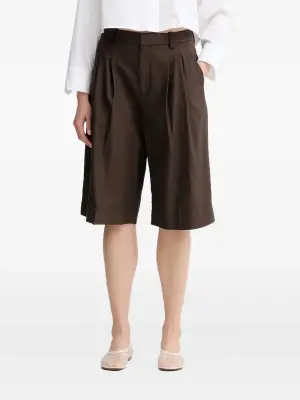 Шорты с карманами и складками