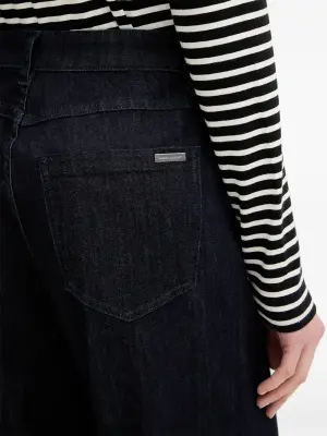 Джинсы с логотипом-нашивкой