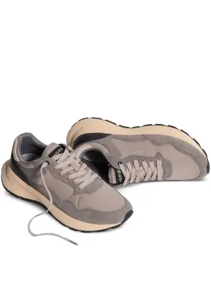 Кроссовки со вставками