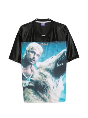 Футболка с принтом и V-образным вырезом