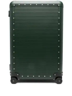 Чемодан на колесиках с заклепками