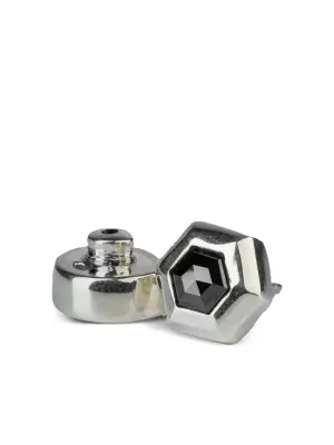 Серебряная серьга с бриллиантом