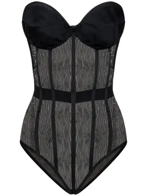 Боди с вырезом в форме сердца