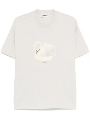 Футболка Becoming A White Swan