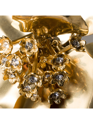 Металлическая брошь с кристаллами