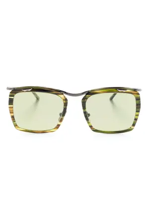 солнцезащитные очки в квадратной оправе